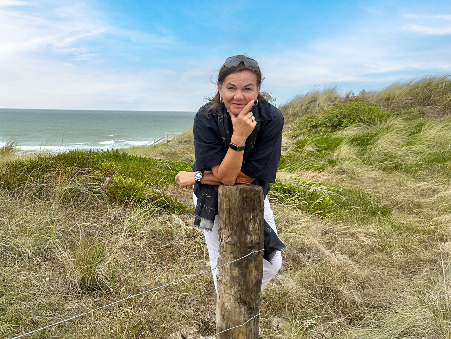 Gesichter von König Immobilien: Manuela Ott in den Sylter Dünen