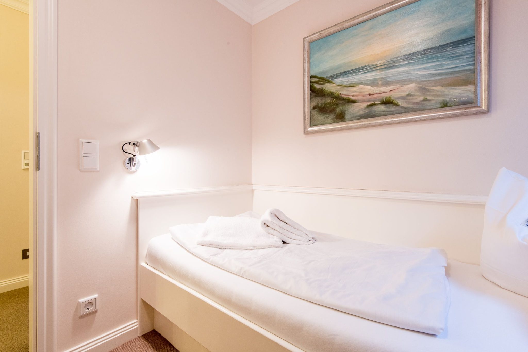 Schlafzimmer mit Einzelbett in Ferienhaus auf Sylt