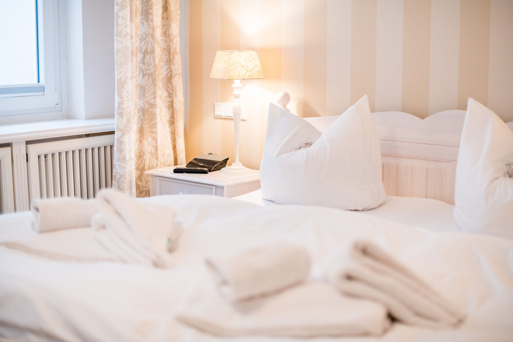 Schlafzimmer mit Doppelbett in Ferienhaus auf Sylt