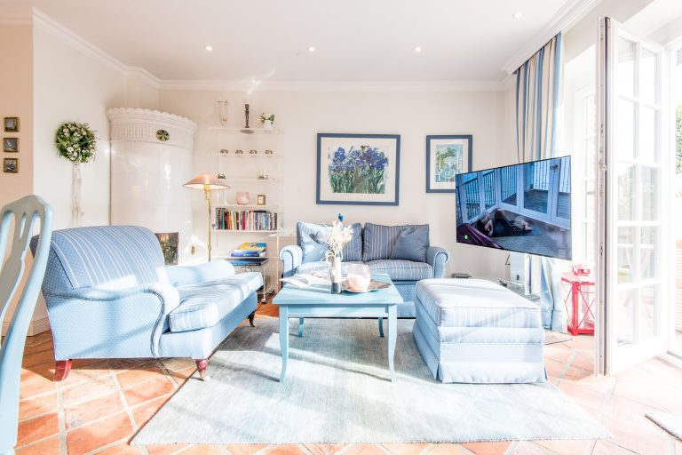 Wohnzimmer mit Fernseher in Ferienhaus auf Sylt