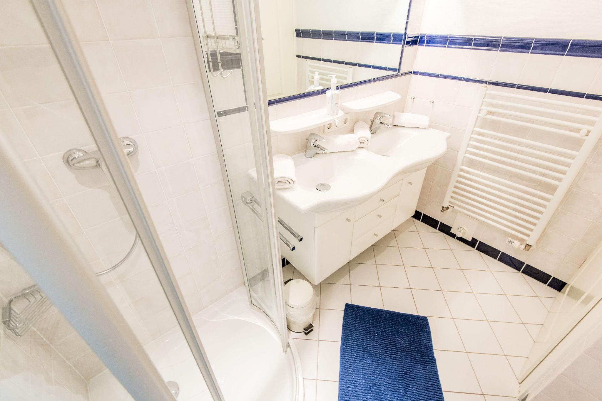 Badezimmer mit Dusche in Ferienhaus auf Sylt