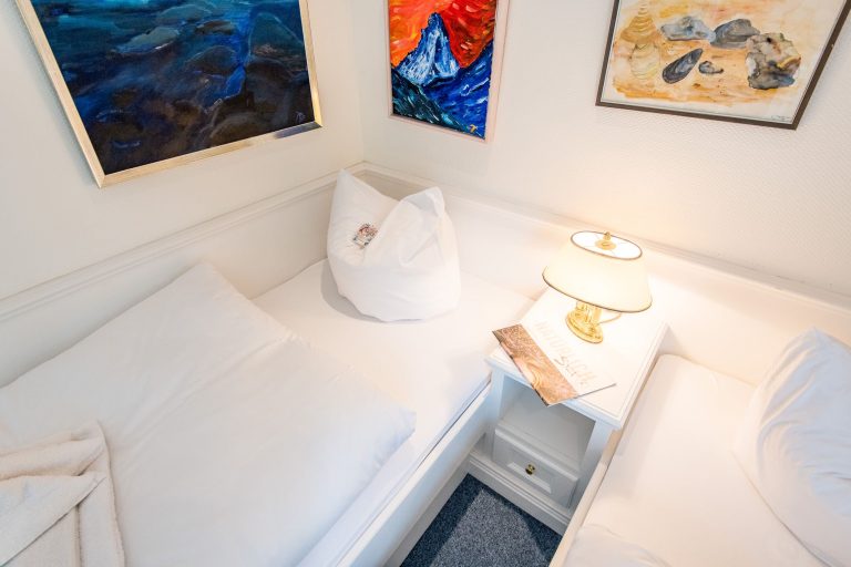 zwei Einzelbetten in Schlafzimmer in Ferienhaus auf Sylt