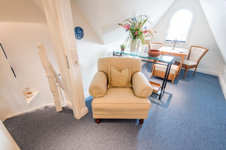 Sessel und Tisch in Ferienhaus auf Sylt