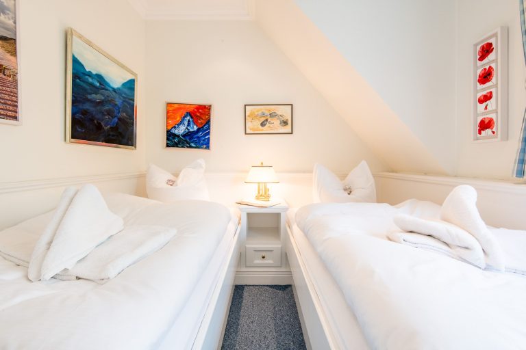 zwei Einzelbetten in Ferienhaus auf Sylt