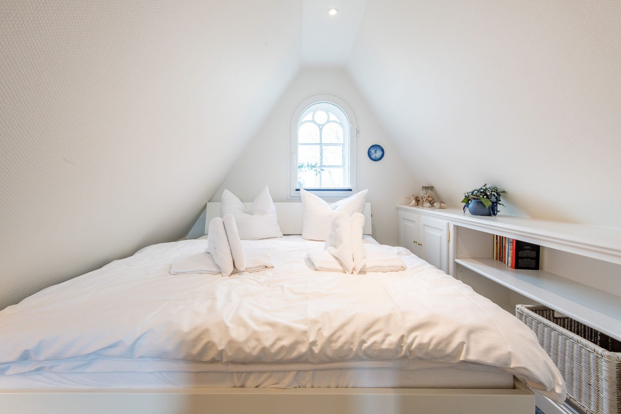 Schlafzimmer mit Doppelbett in Ferienhaus auf Sylt