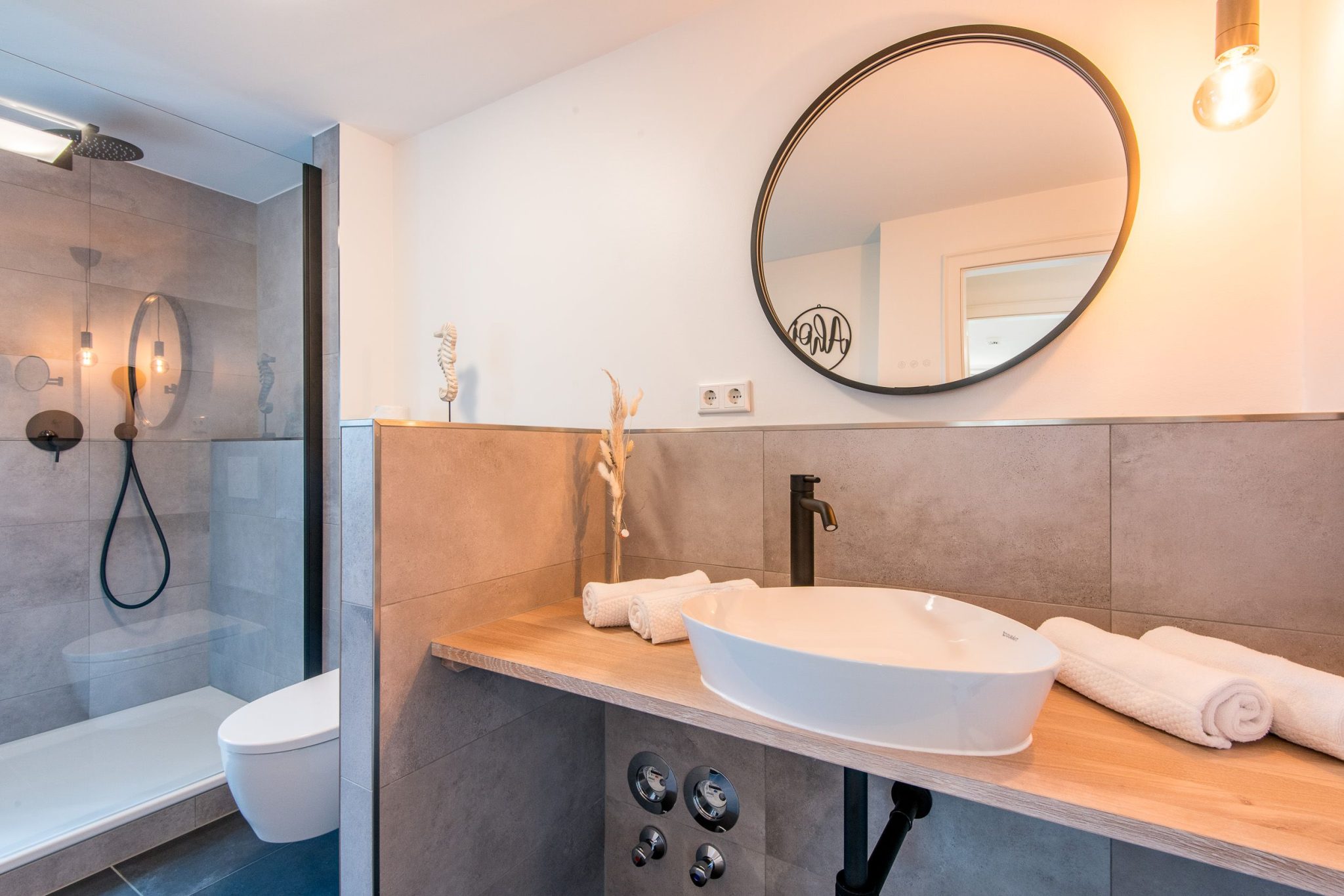 Badezimmer mit Dusche in Ferienhaus auf Sylt