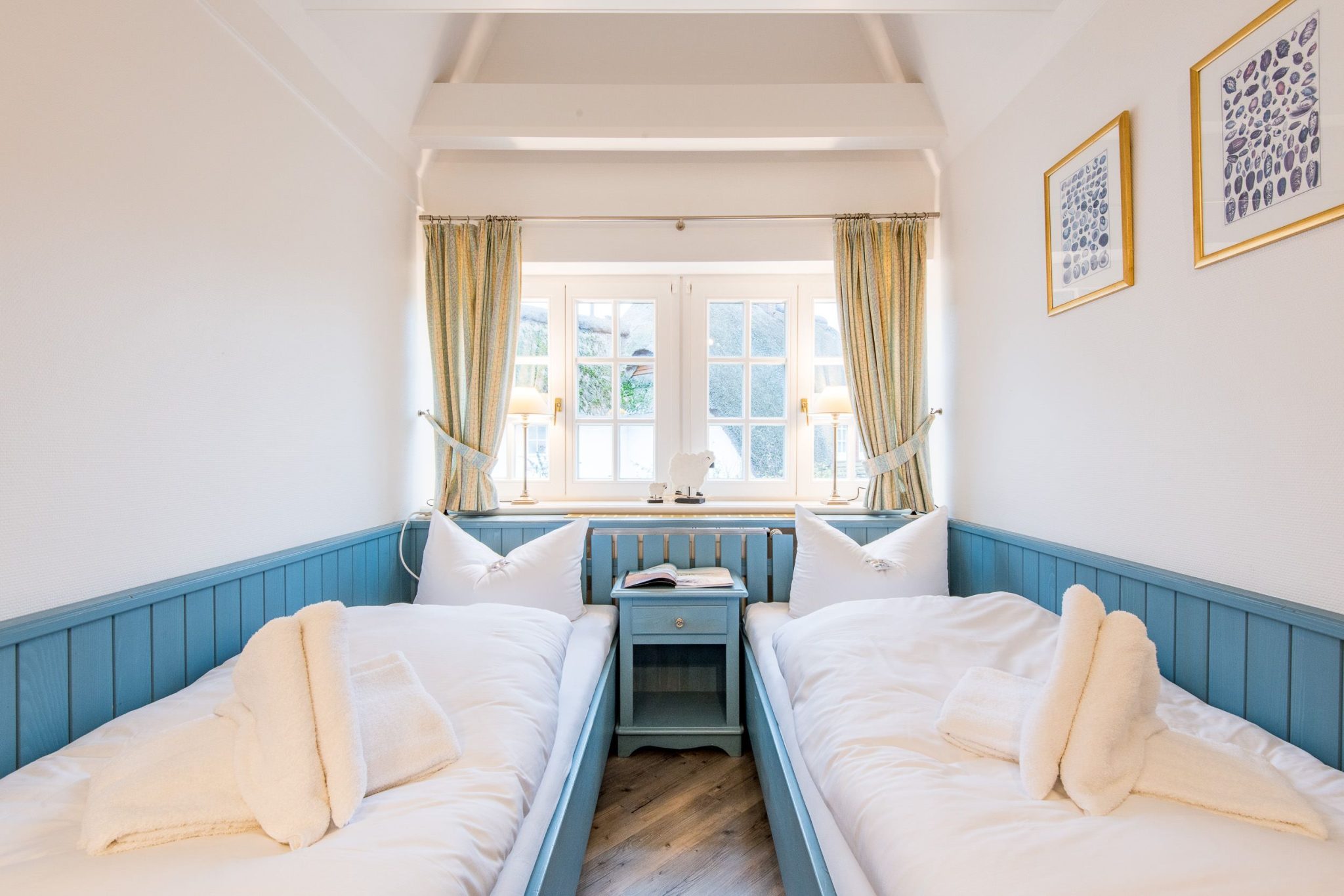 Schlafzimmer mit zwei Einzelbetten in Ferienhaus auf Sylt