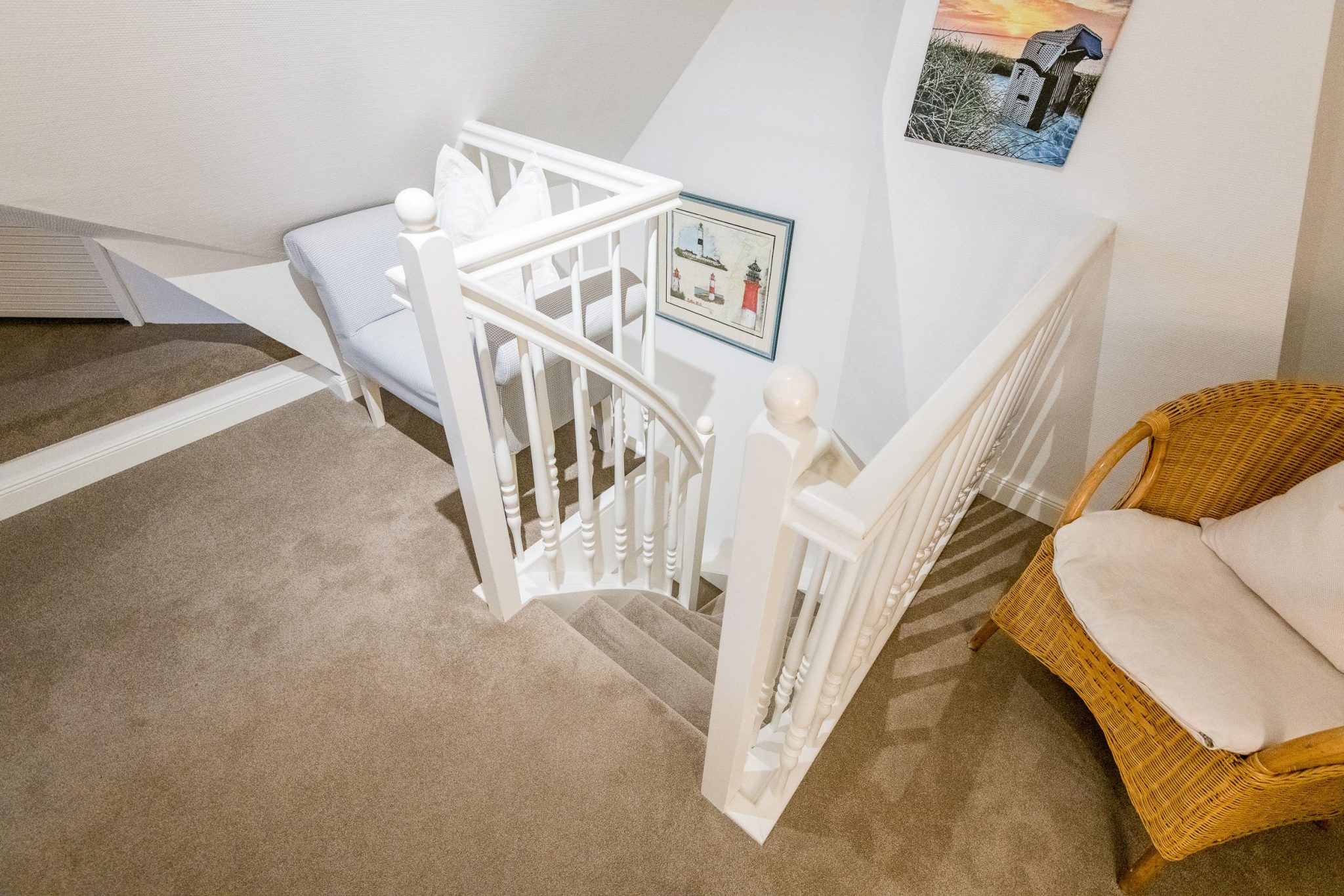 Treppe und Stühle in Ferienhaus auf Sylt