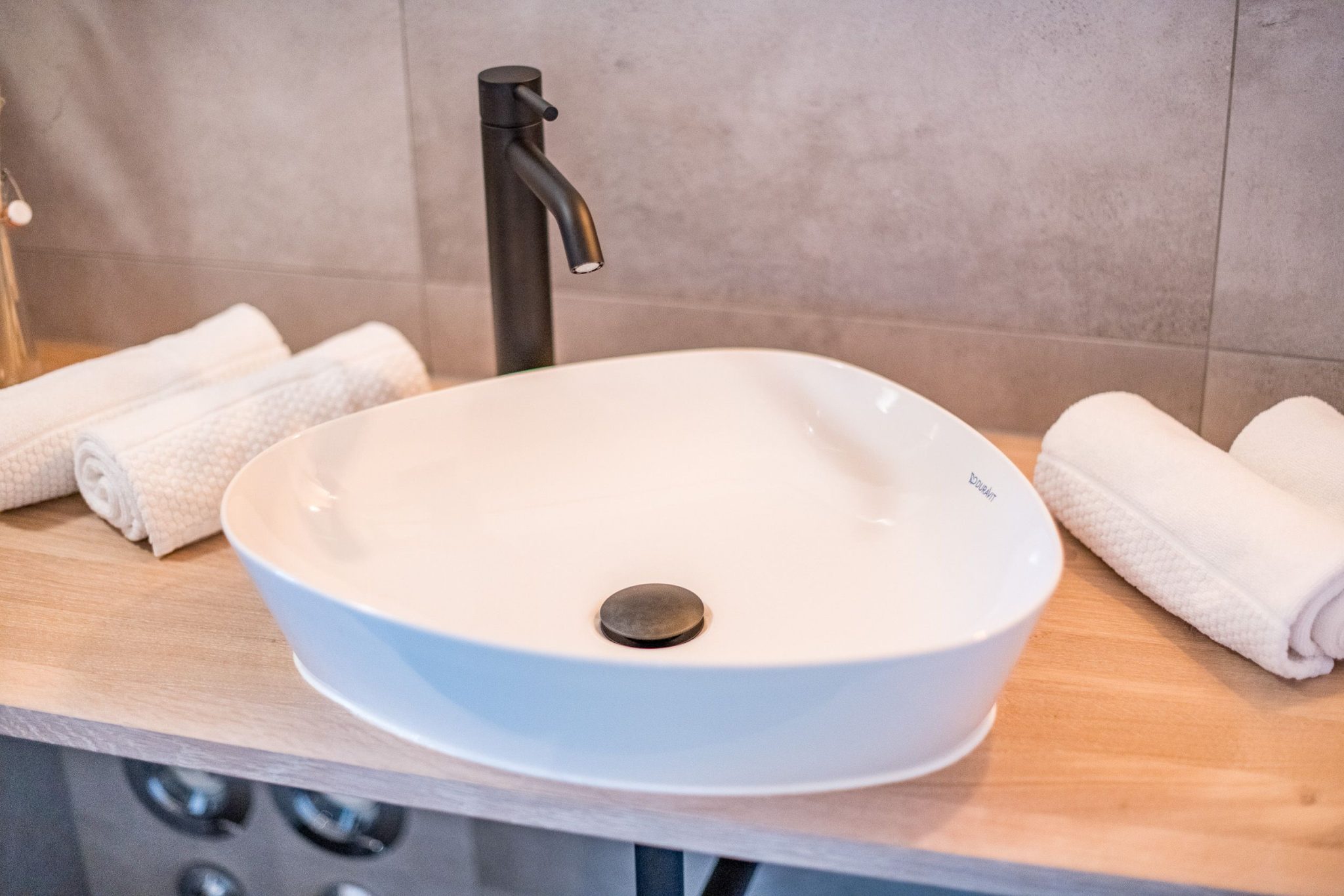 Badezimmer mit Waschbecken in Ferienhaus auf Sylt