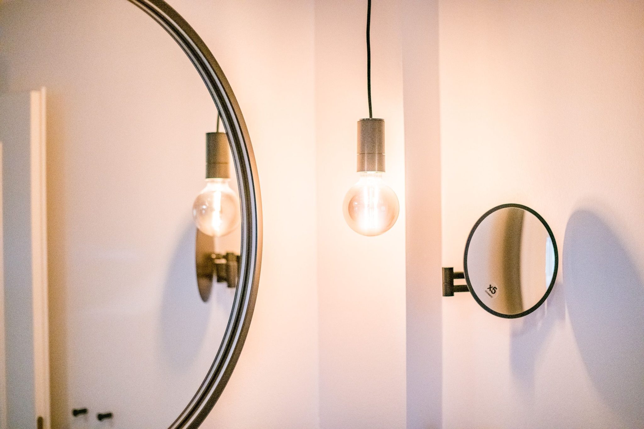 Spiegel in Badezimmer in Ferienhaus auf Sylt