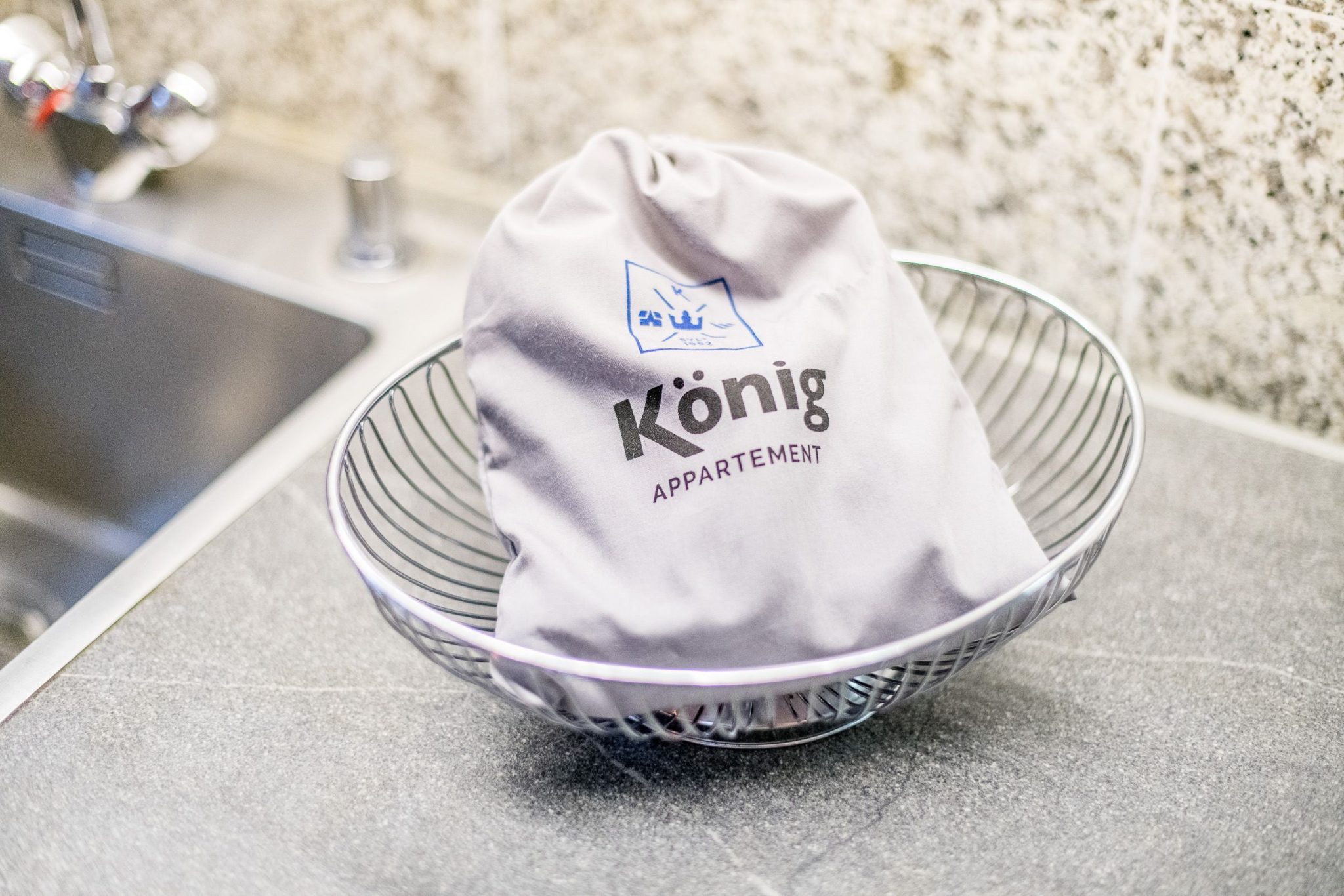 Korb in Küche in Ferienhaus auf Sylt