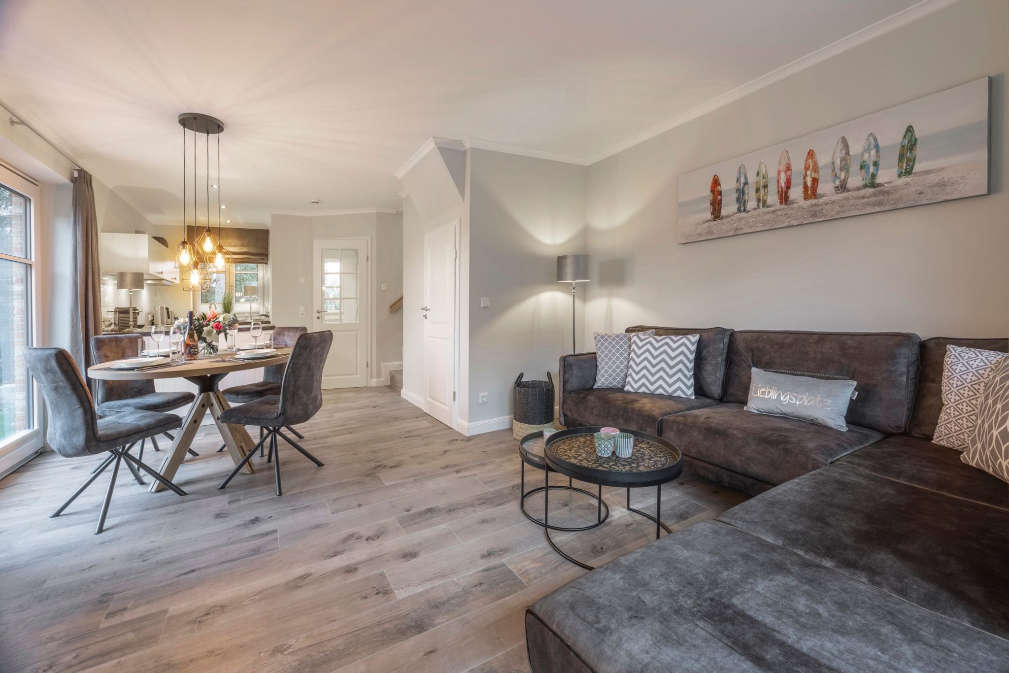 Wohnzimmer mit Sofa in Ferienhaus auf Sylt