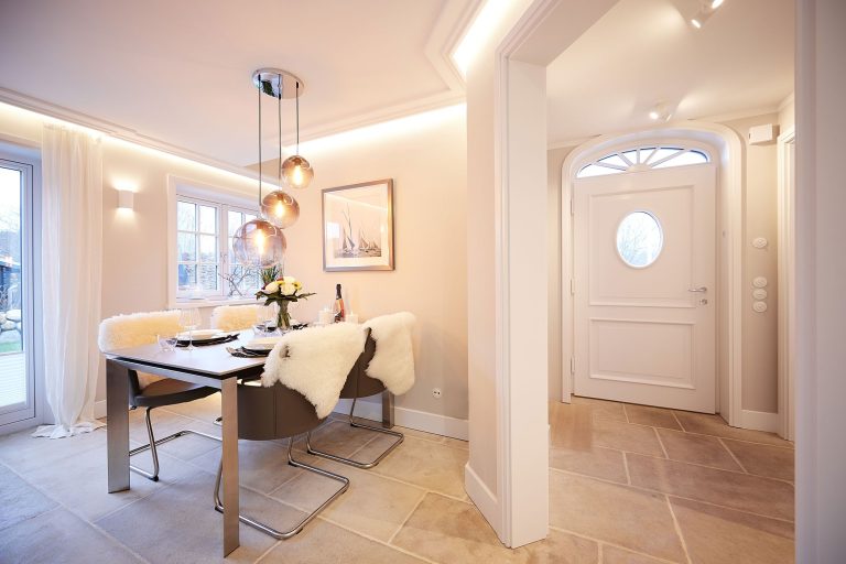 Esstisch und Eingangsbereich in Ferienhaus auf Sylt