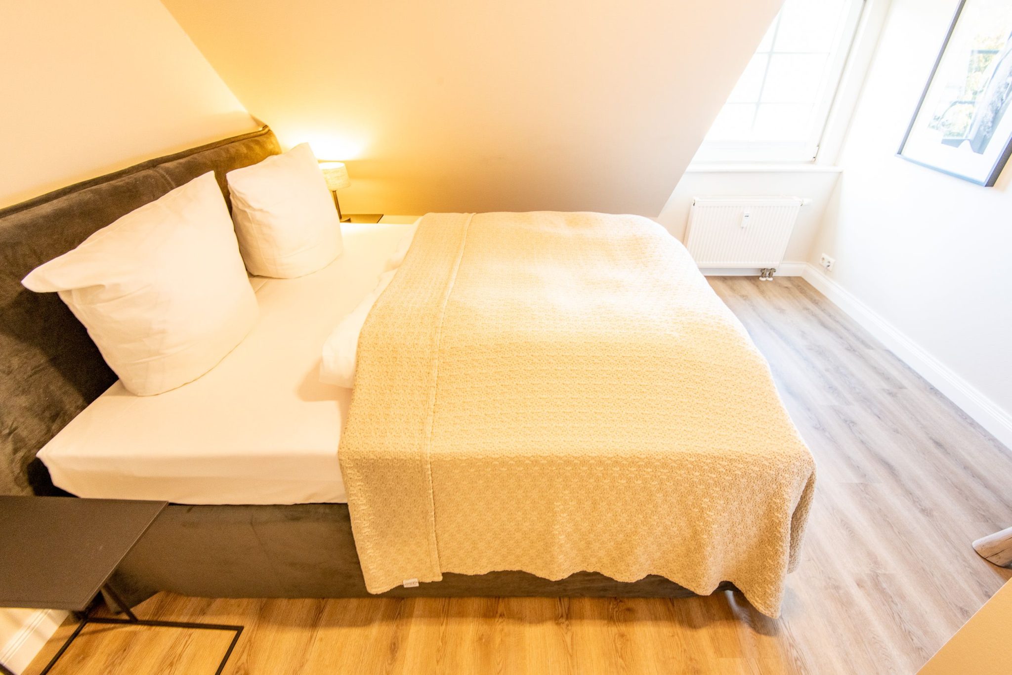 Schlafzimmer mit Doppelbett in Ferienhaus auf Sylt