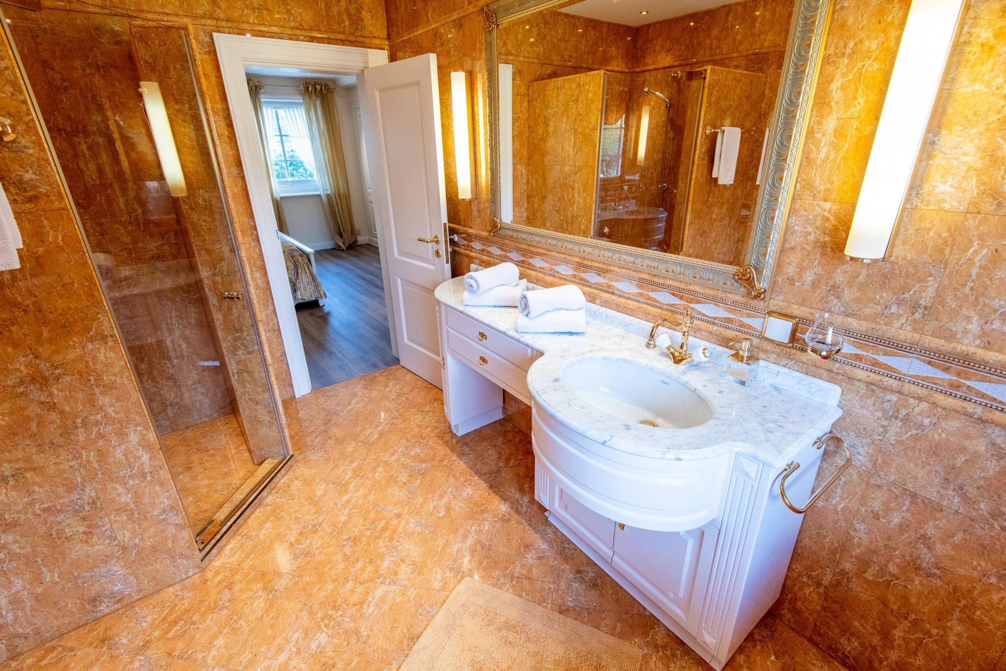 Badezimmer mit Dusche in Ferienhaus auf Sylt