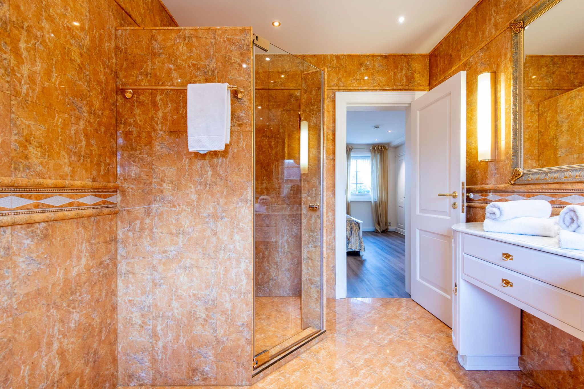 Badezimmer mit Dusche in Ferienhaus auf Sylt