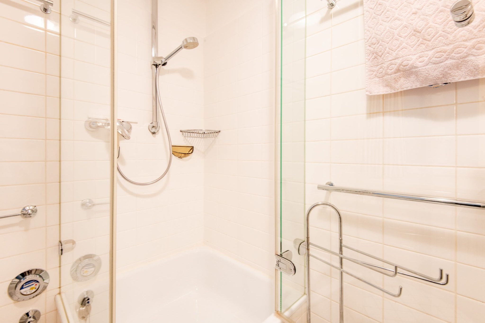Badezimmer mit Dusche in Ferienhaus auf Sylt