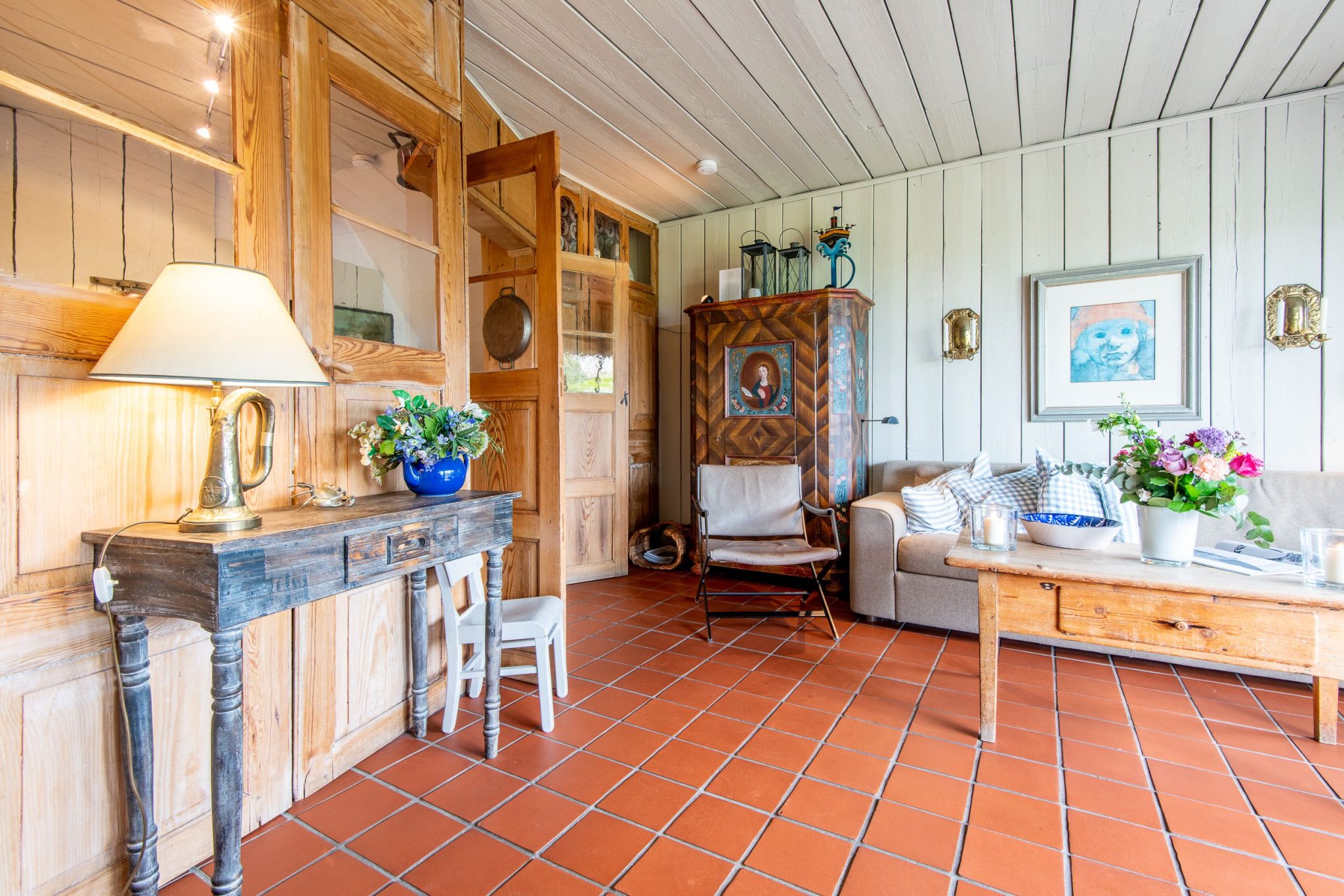 Sofa und Tisch in Ferienhaus auf Sylt