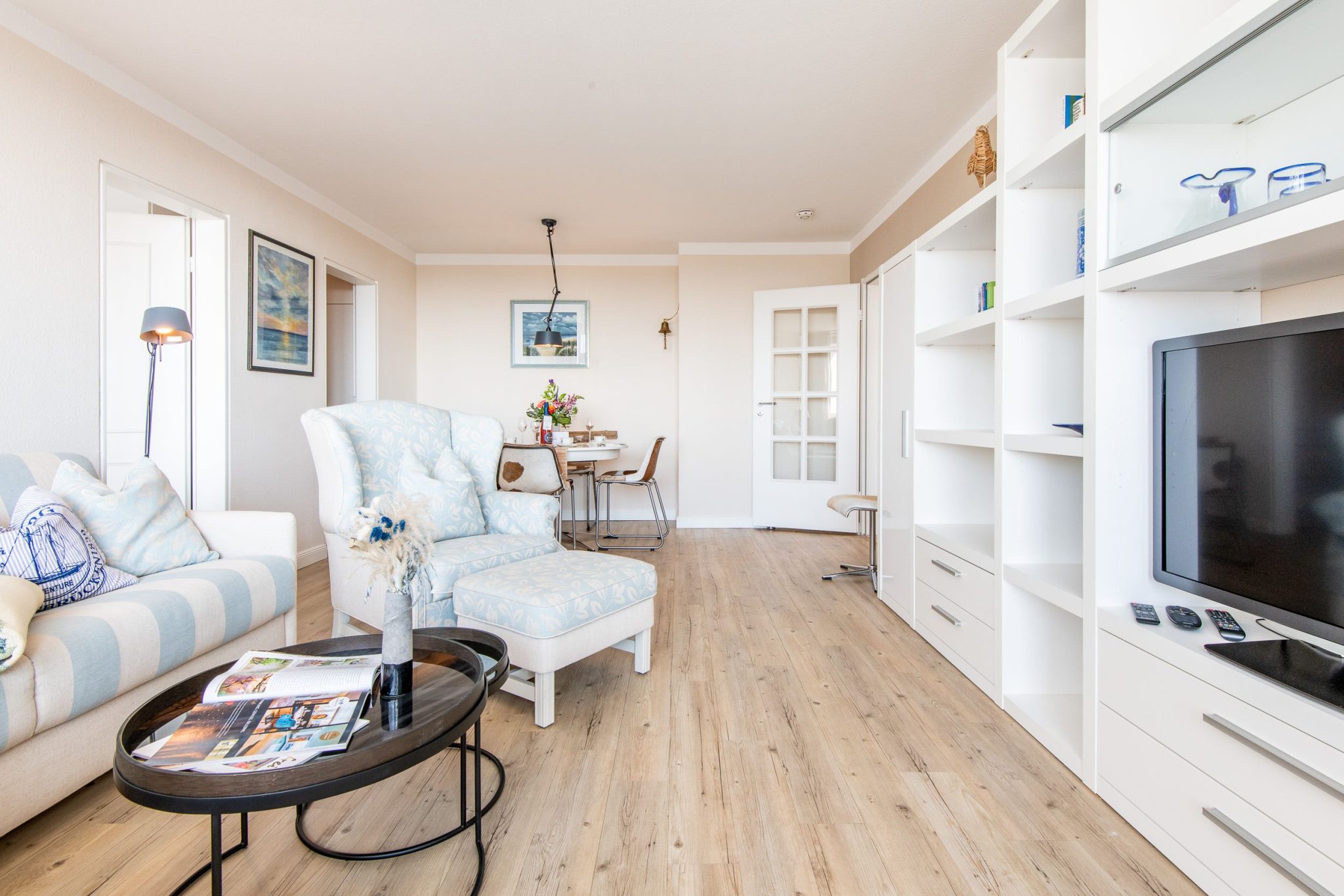 Wohnzimmer mit Sessel in Ferienhaus auf Sylt