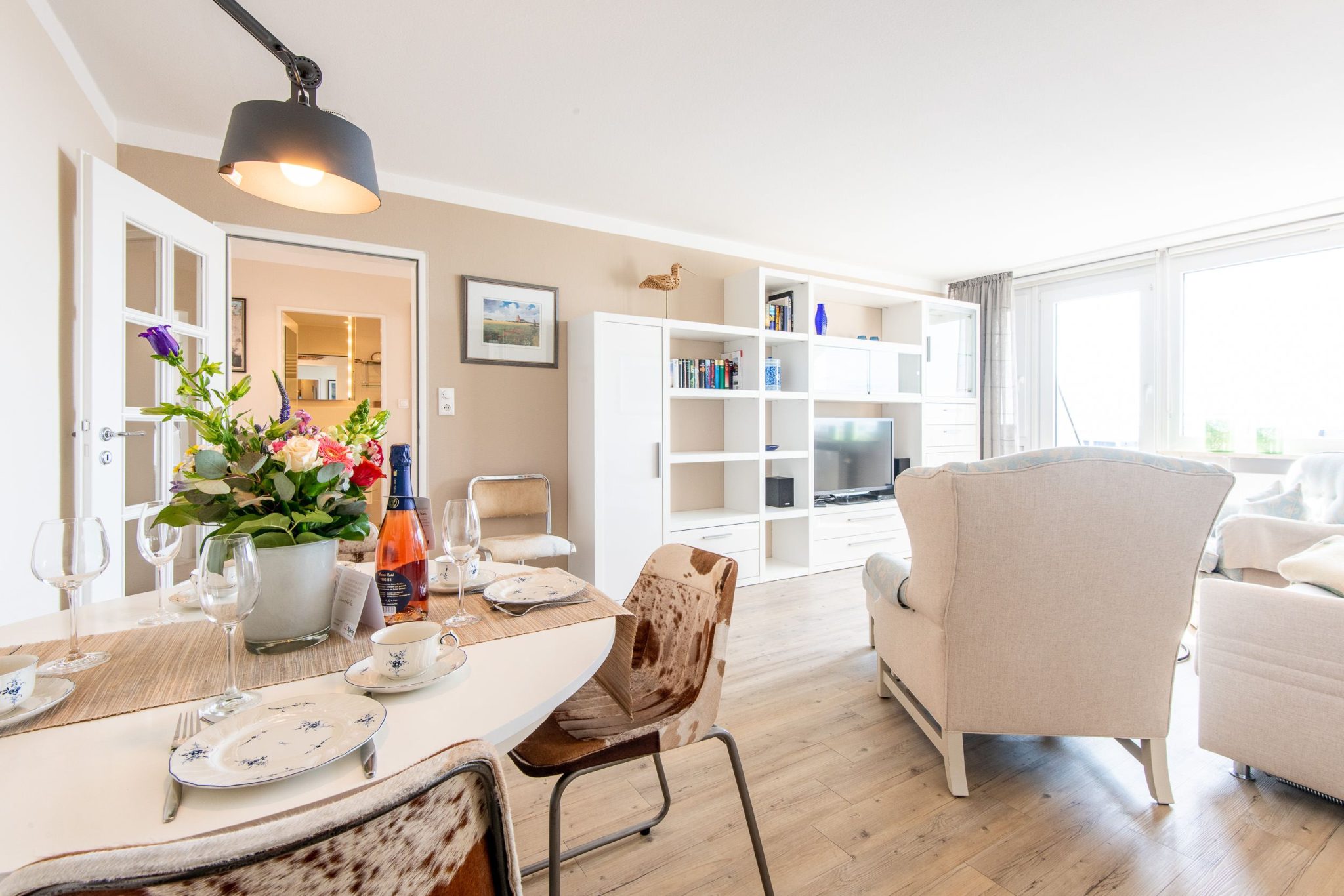 Wohnzimmer mit Essbereich in Ferienhaus auf Sylt