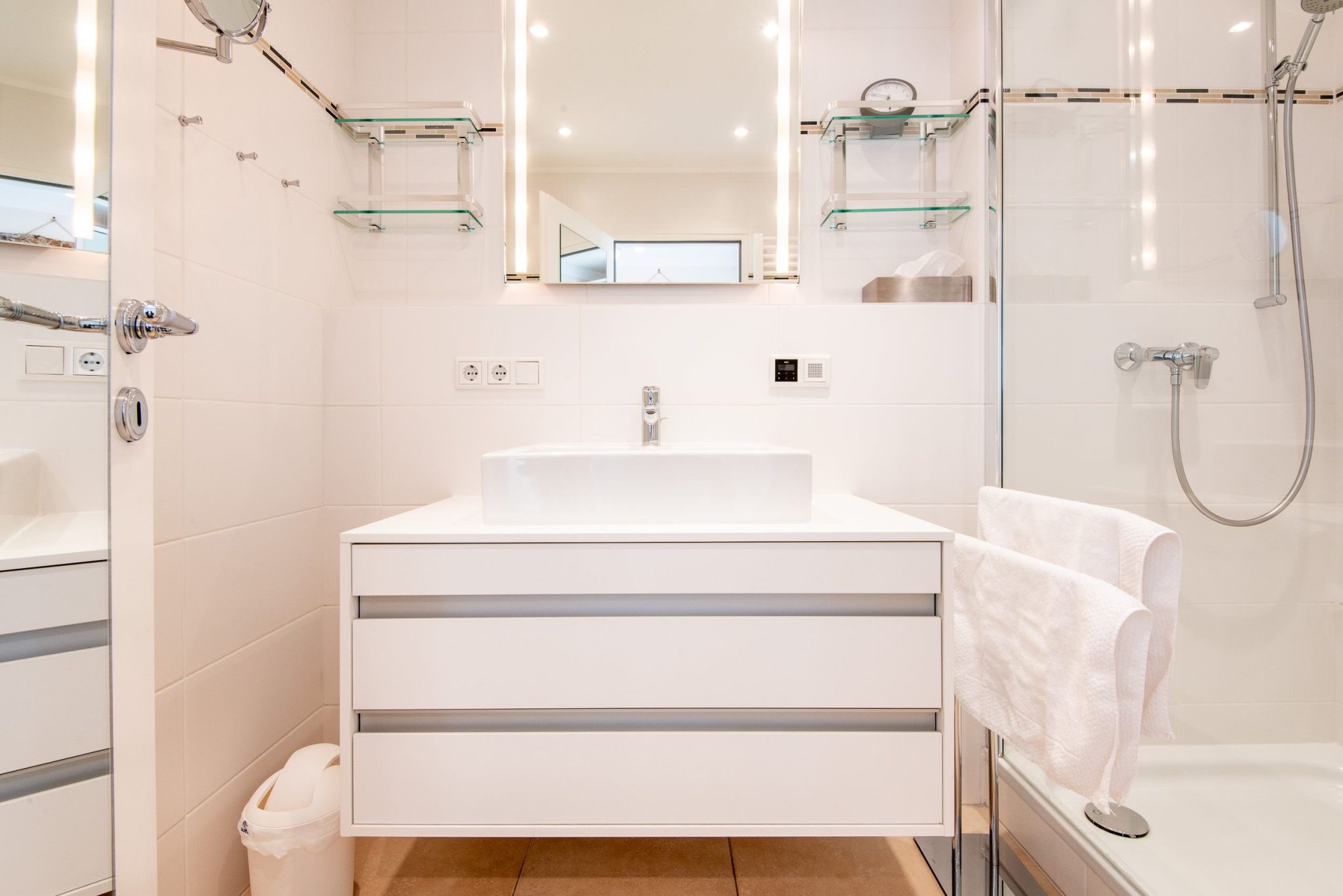 Badezimmer mit Dusche in Ferienhaus auf Sylt