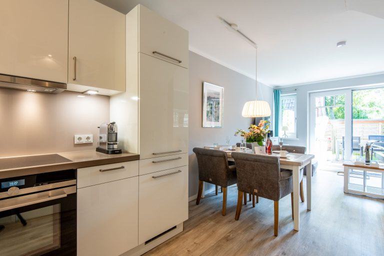 Küche und Essbereich in Ferienwohnung auf Sylt