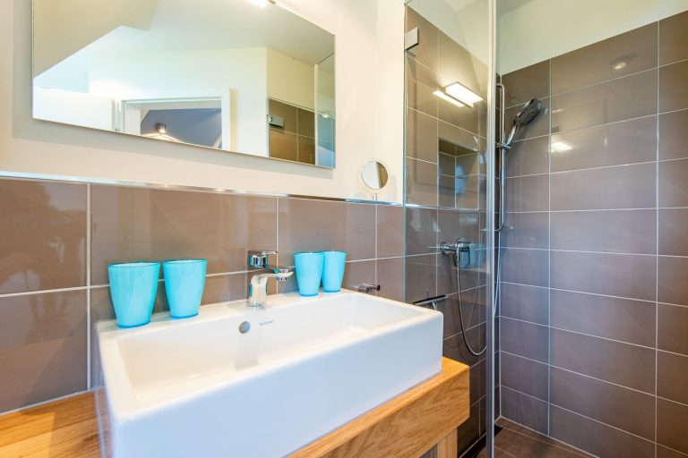 Badezimmer mit Dusche in Ferienhaus auf Sylt