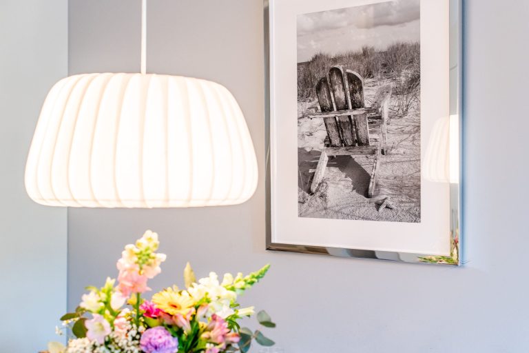 Bild und Blumen in Ferienwohnung auf Sylt