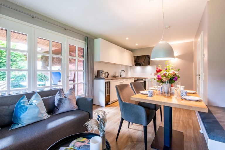 Esszimmer mit Küche in Ferienhaus auf Sylt