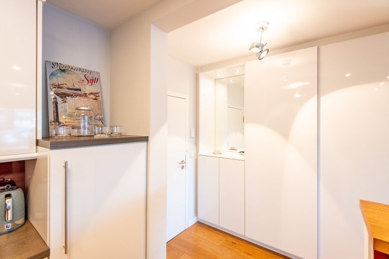 Kleiderschrank in Ferienhaus auf Sylt