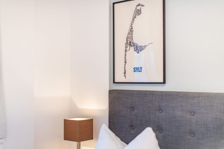 Schlafzimmer mit Bilder in Ferienhaus auf Sylt