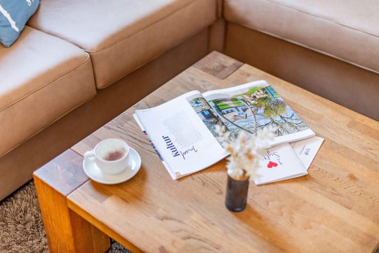 Wohnzimmer mit Wohnzimmertisch in Ferienhaus auf Sylt