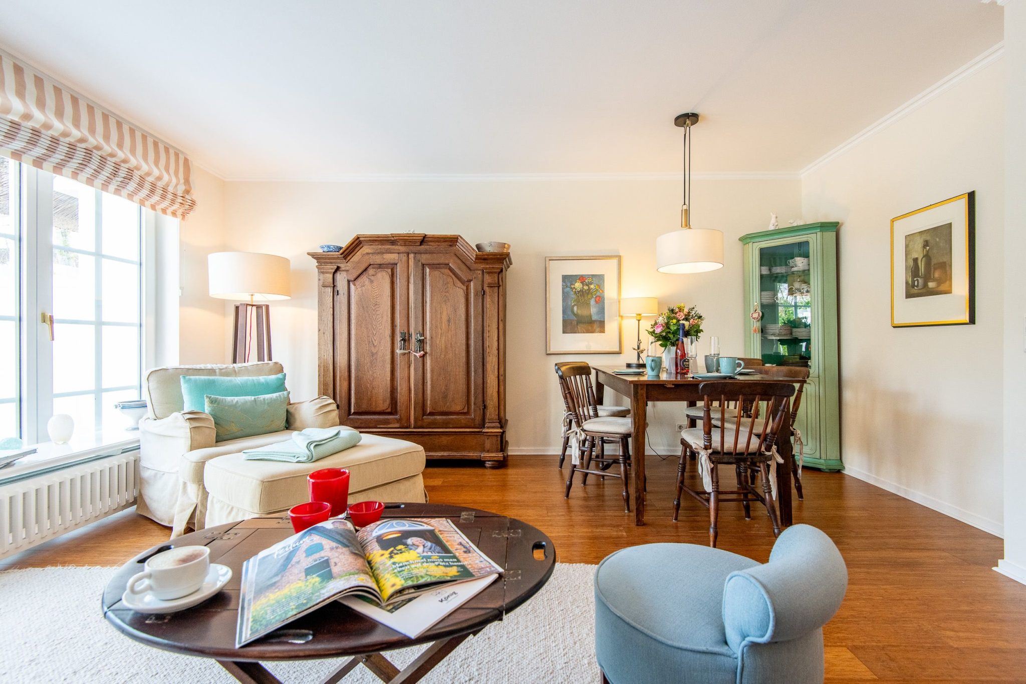 Wohnzimmer mit Essbereich in Ferienhaus auf Sylt
