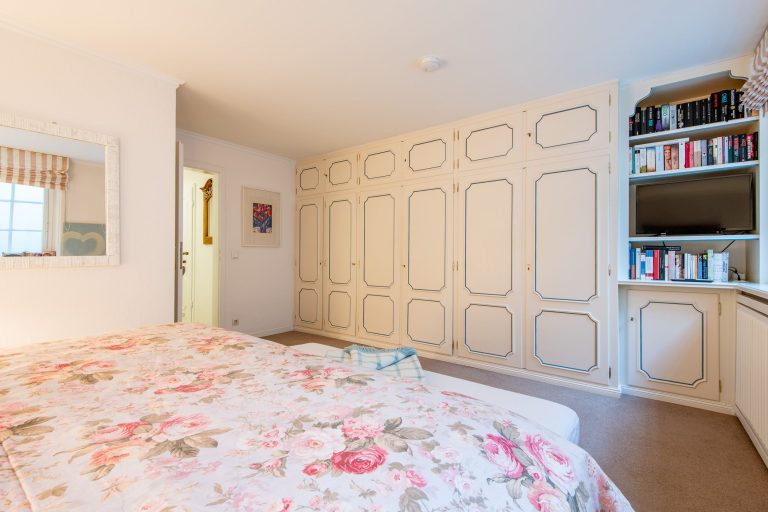 Wandschrank in Ferienhaus auf Sylt