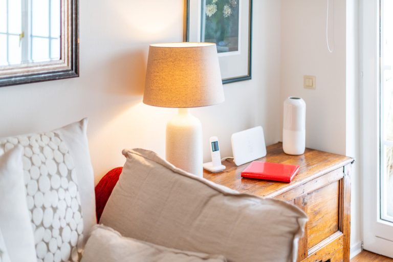 Sofa und Kommode in Ferienhaus auf Sylt