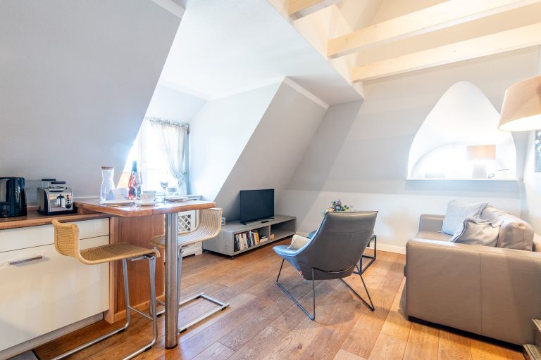 Wohnzimmer mit Fernseher in Ferienhaus auf Sylt
