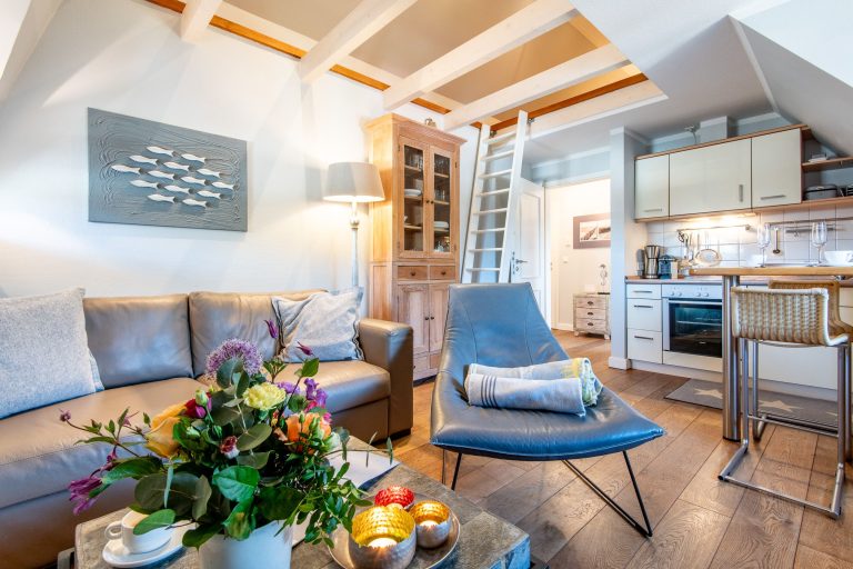 Wohnzimmer mit Küche in Ferienhaus auf Sylt