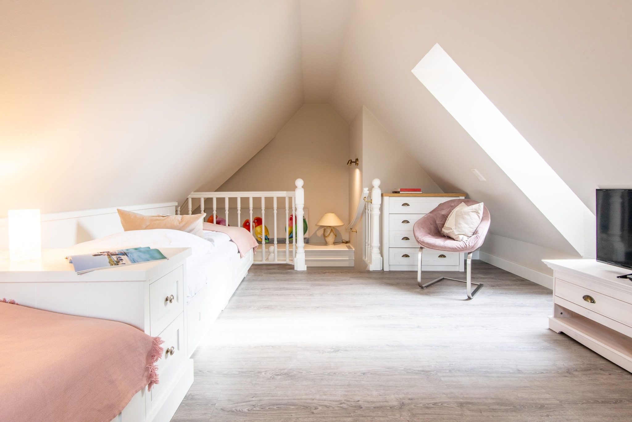 Schlafzimmer mit Einzelbett in Ferienhaus auf Sylt