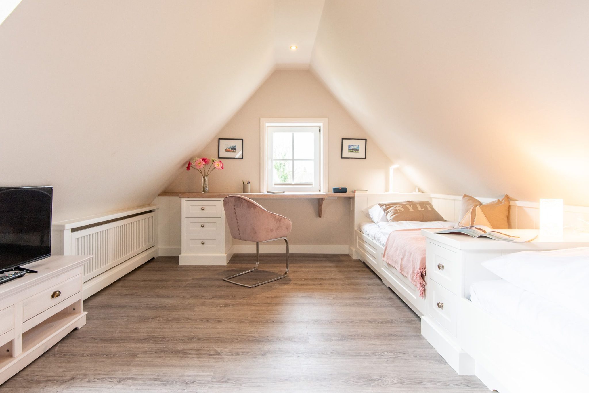 Schlafzimmer mit zwei Einzelbetten in Ferienhaus auf Sylt