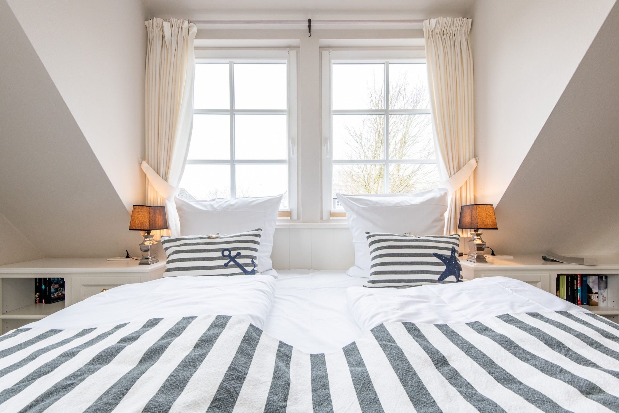 Schlafzimmer mit Doppelbett in Ferienhaus auf Sylt