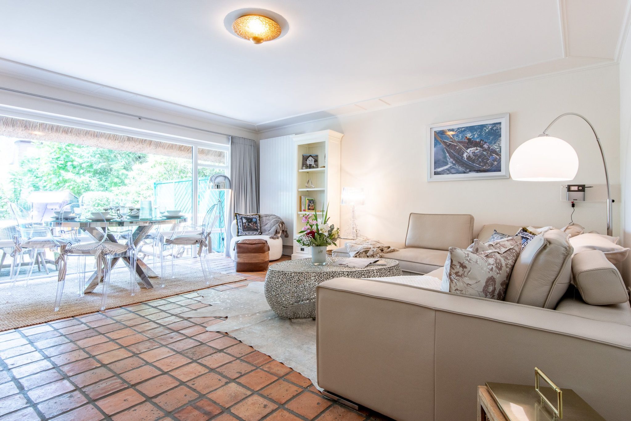 Sofa und Essbereich in Ferienhaus auf Sylt