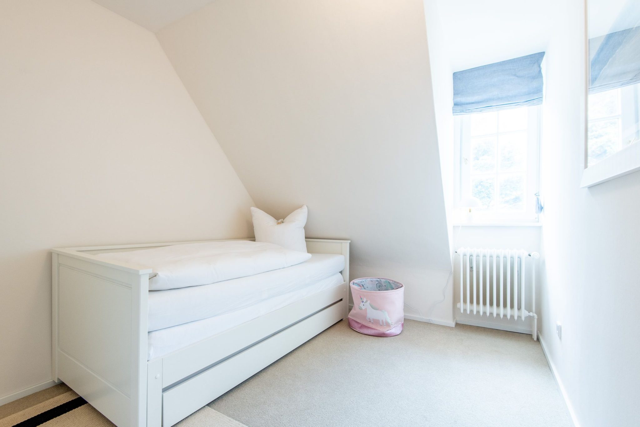 Schlafzimmer mit Einzelbett in Ferienhaus auf Sylt