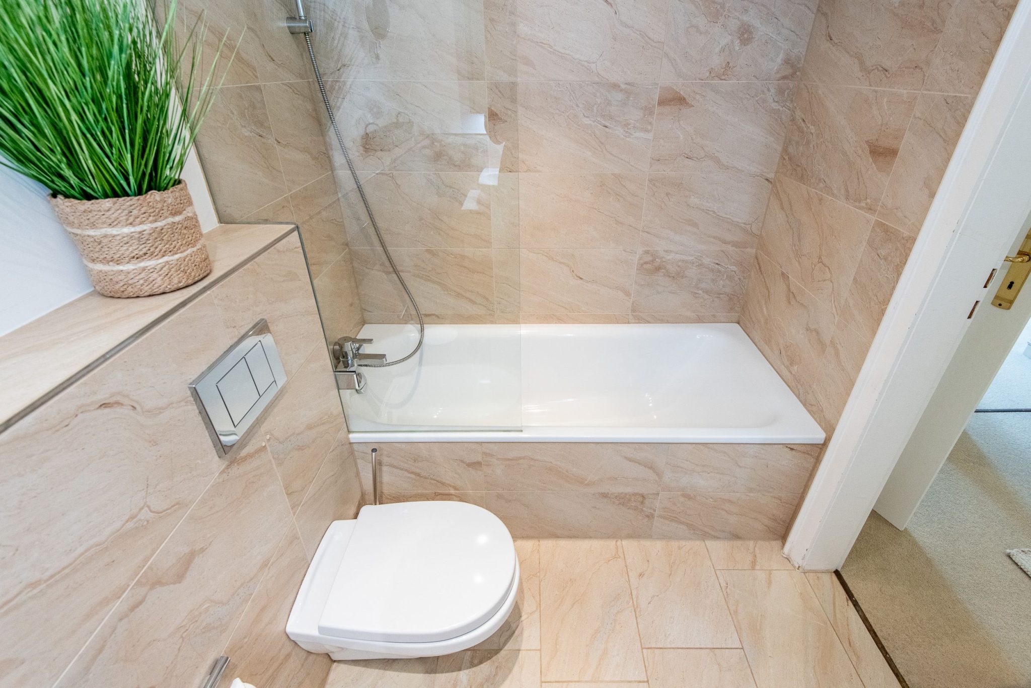 Badezimmer mit Badewanne in Ferienhaus auf Sylt