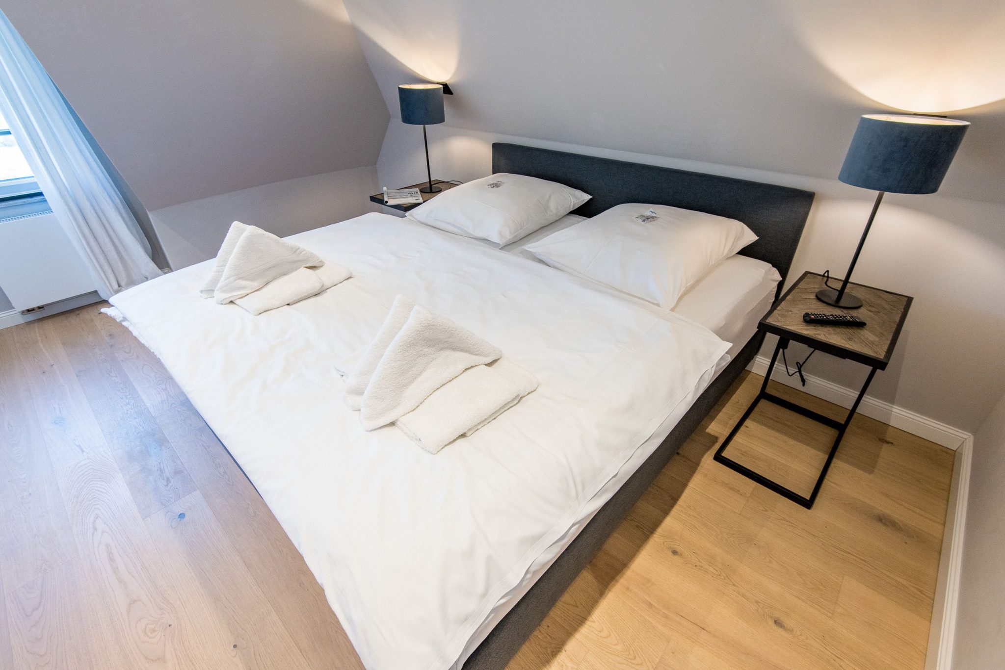 Schlafzimmer mit Doppelbett in Ferienhaus auf Sylt