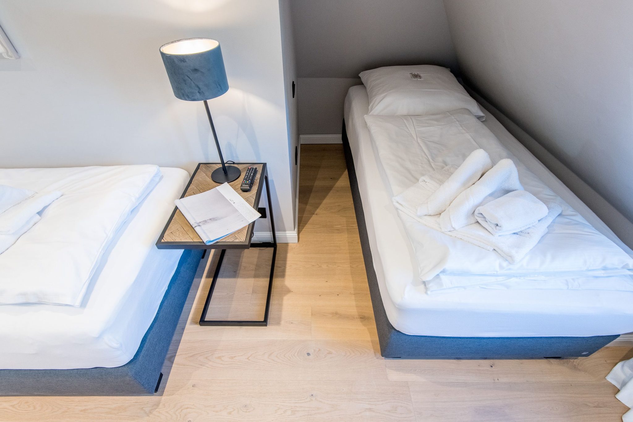 zwei Einzelbetten in Schlafzimmer in Ferienhaus auf Sylt