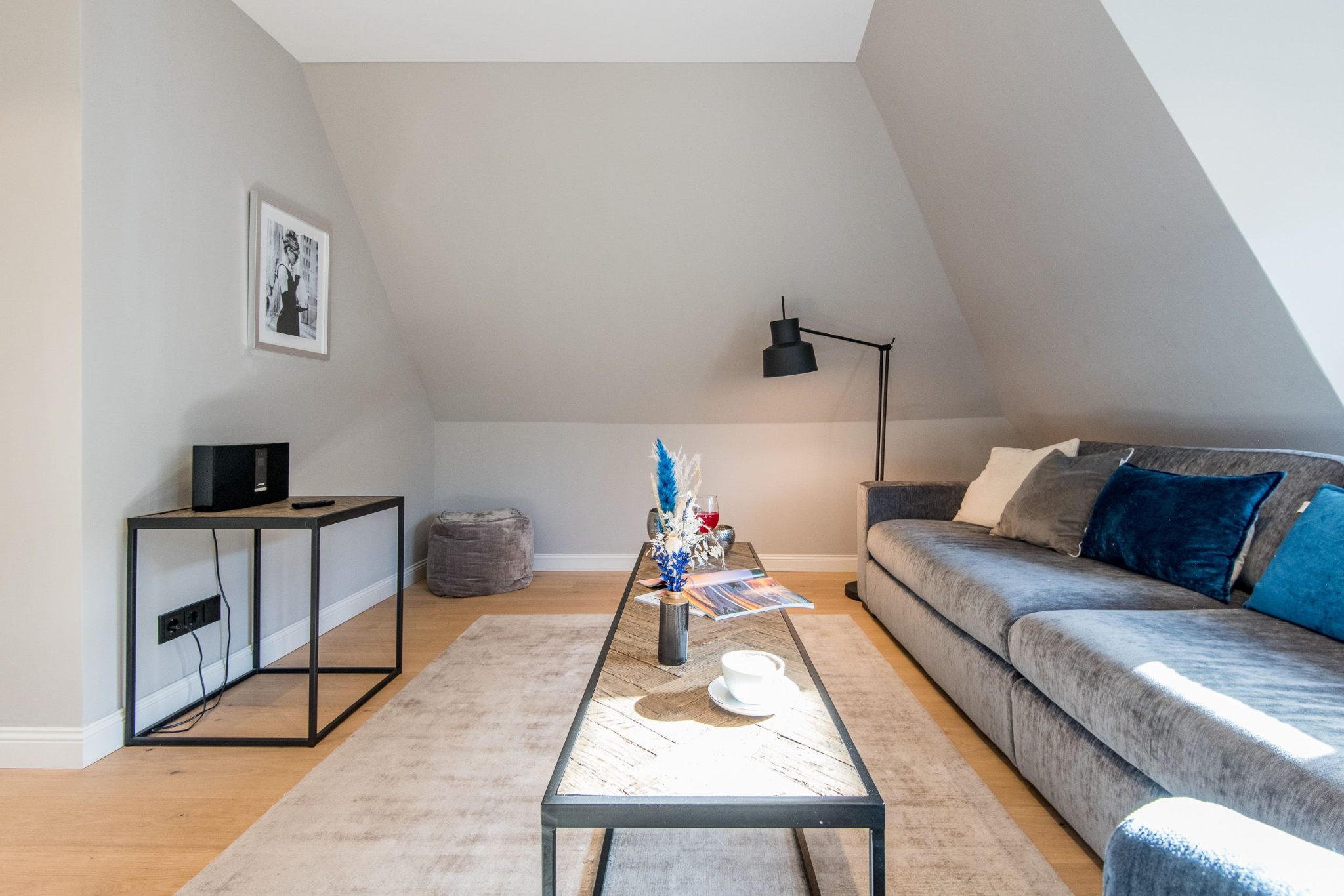 Sofa und Radio in Ferienhaus auf Sylt