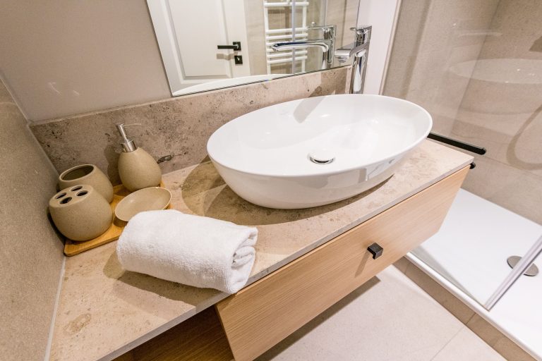 Badezimmer mit Dusche in Ferienhaus auf Sylt