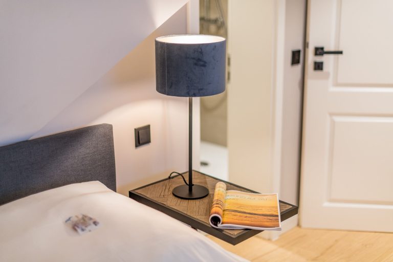 Nachttisch in Ferienhaus auf Sylt