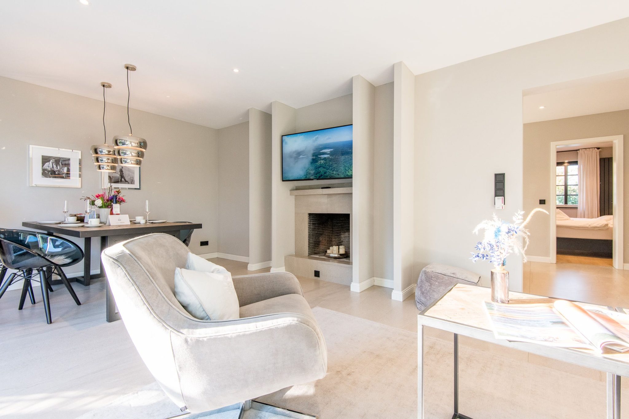 Wohnzimmer mit Fernseher in Ferienhaus auf Sylt
