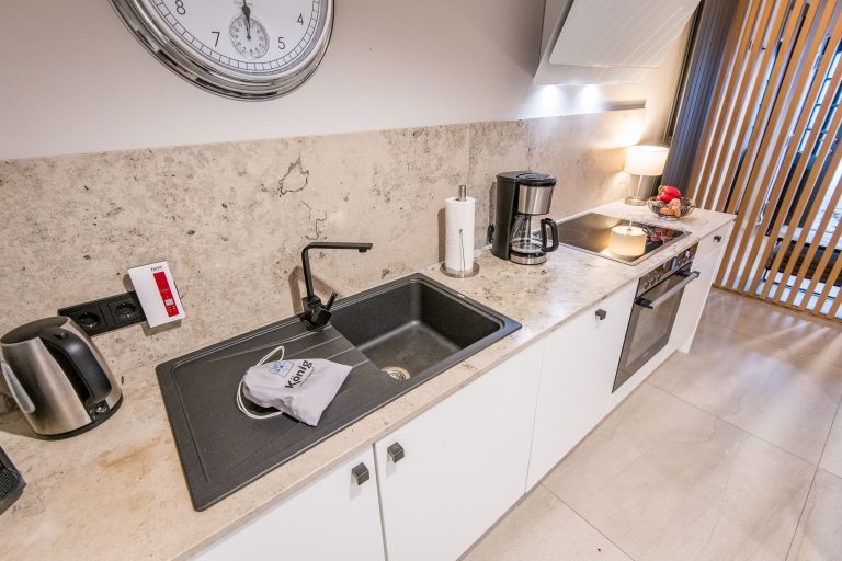 Küche mit Ofen in Ferienhaus auf Sylt